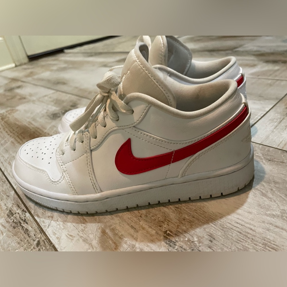 university red low jordan 1s woman 7.5